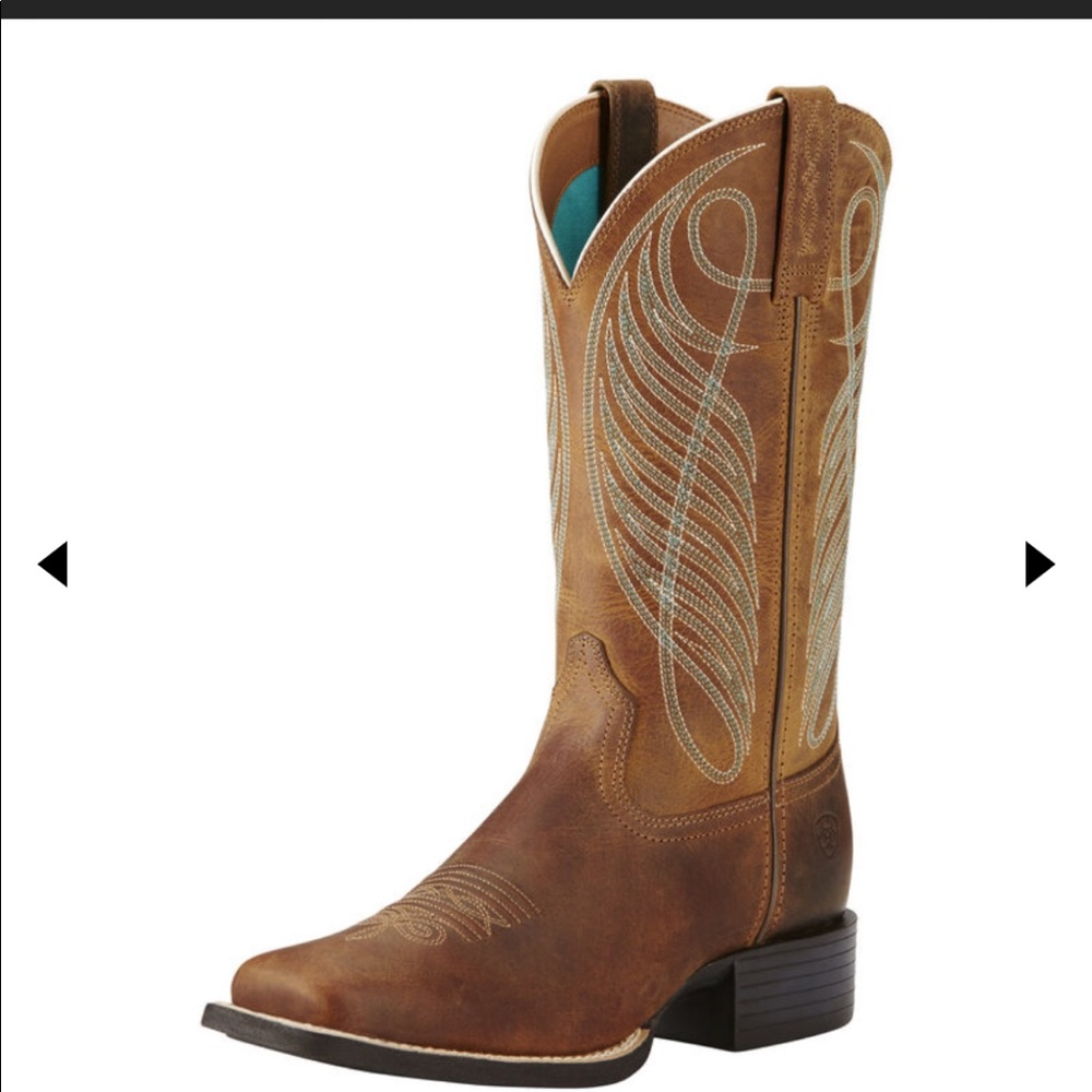 Ariat Round Up wide square toe western boot